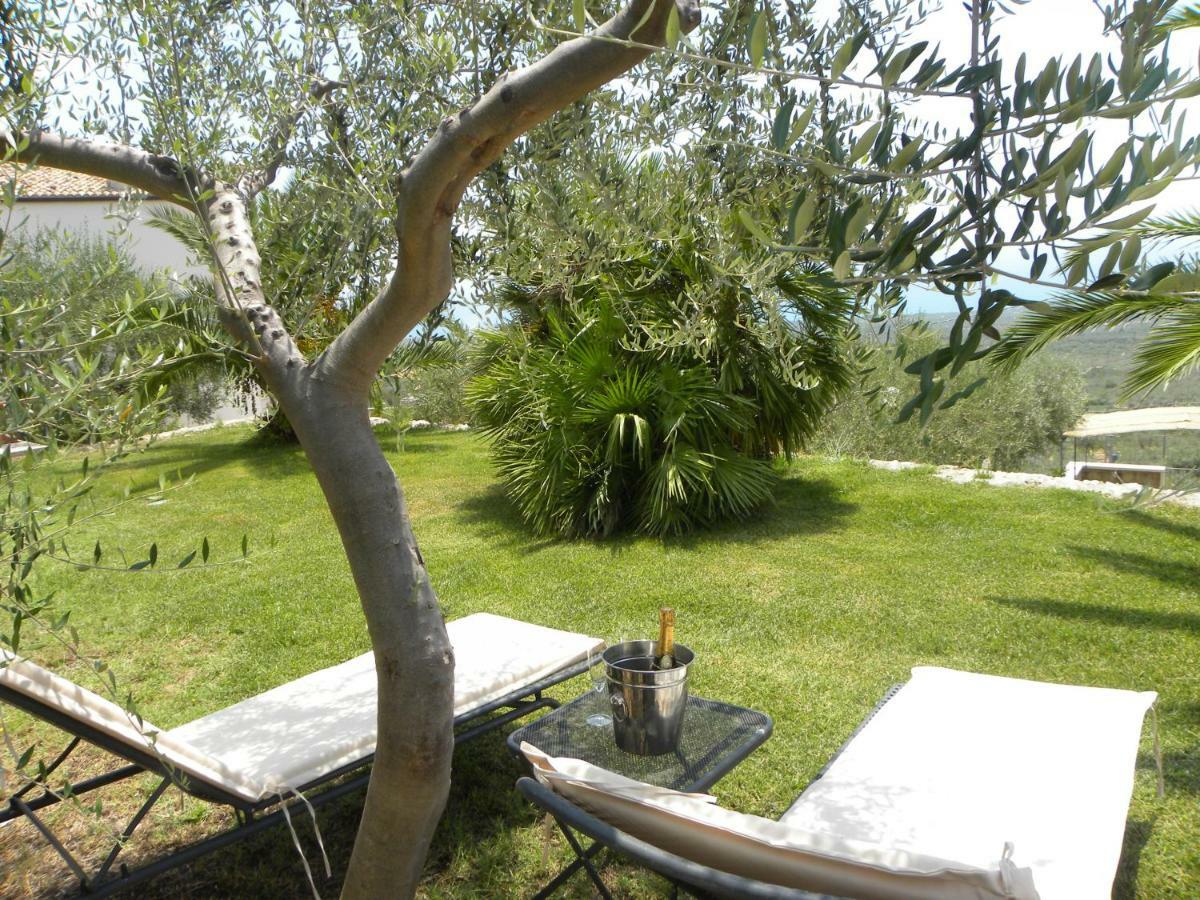 Villa In Gargano - Villa Basso Monte SantʼAngelo Exterior foto